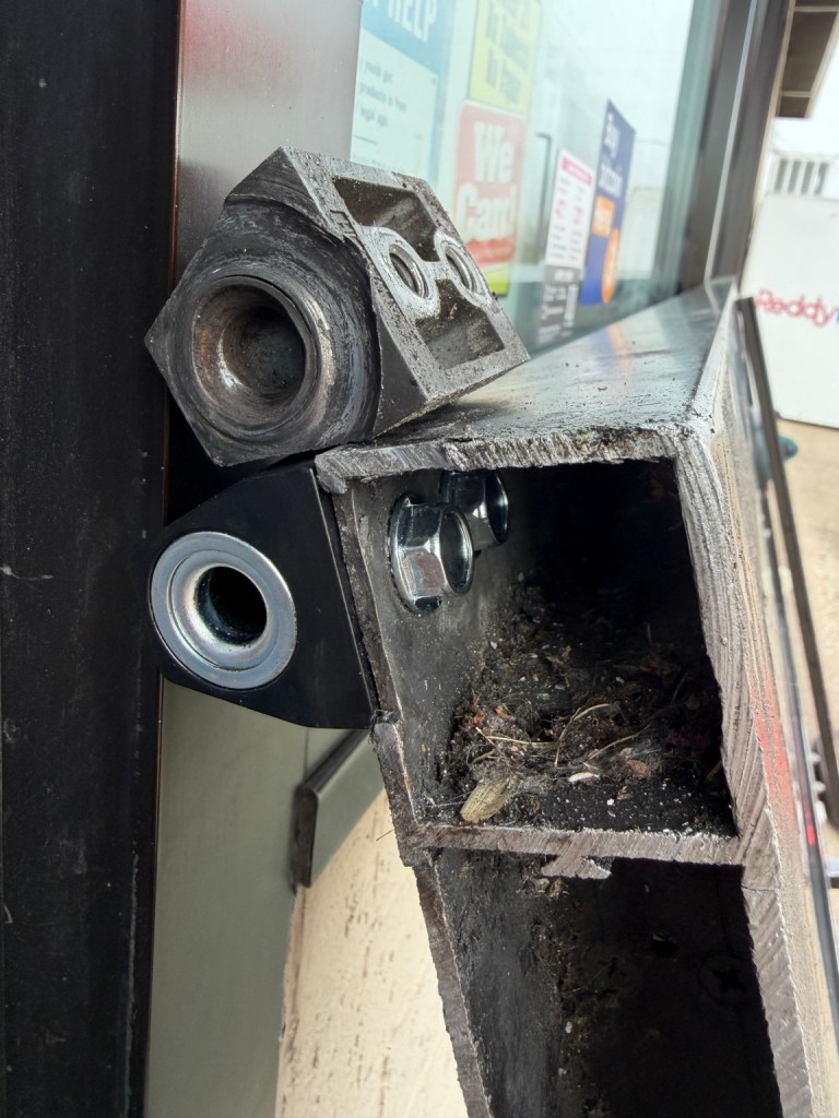 Pivot Bearing and Door Rail